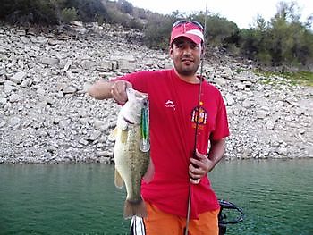 Vissen aan de Ebro meerval en karper Ceitón fishing holidays off grid cottage rental