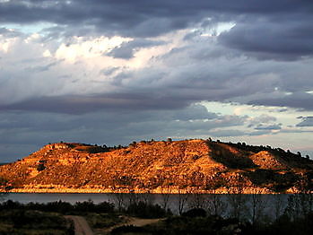 Fishing on the Ebro catfish and carp Ceitón fishing holidays off grid cottage rental