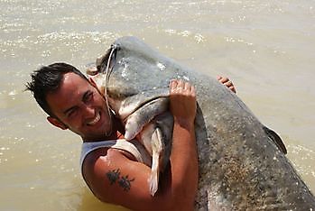 Fishing on the Ebro catfish and carp Ceitón fishing holidays off grid cottage rental