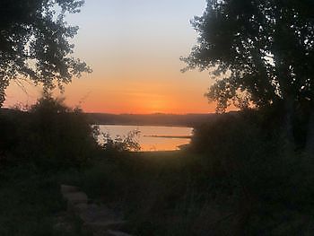 Zonsopgang boven de Ebro Ceitón fishing holidays off grid cottage rental